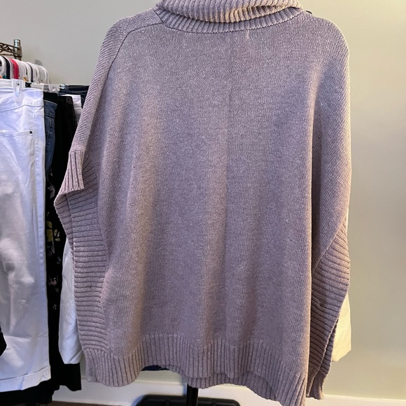 (Bin 9)  Old navy tan sleeveless poncho turtleneck with buttons, Size M/L - Picture 5 of 5